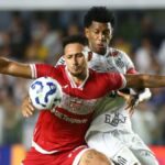 Santos e CRB disputam partida pela Copa do Brasil 2025 na Vila Belmiro